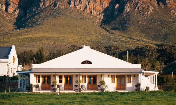 Tulbagh House | 1400 m² Farmhouse ∙ 6 bedrooms ∙ 127 guests