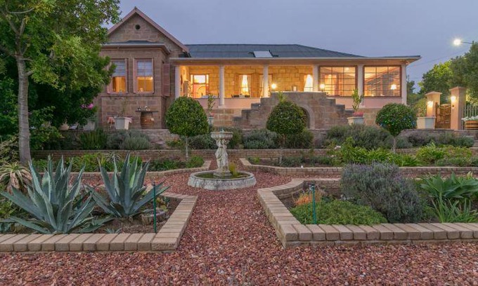 Mossel Bay Bed & Breakfast | 150 m² Bed and breakfast ∙ 2 bedrooms ∙ 127 guests