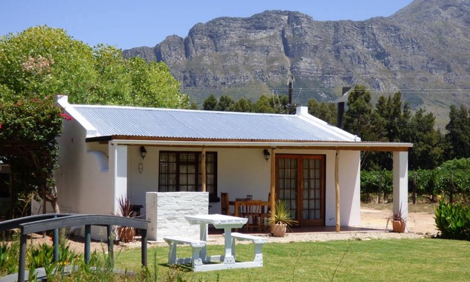 Tulbagh Apartment | 150 m² Serviced apartment ∙ 3 bedrooms ∙ 8 guests