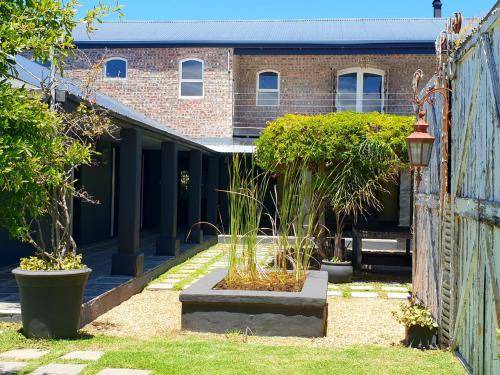 Bergvliet House | 1500 m² House ∙ 6 bedrooms ∙ 12 guests