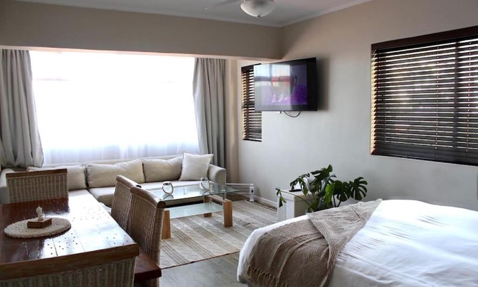 Mouille Point Apartment | 16 Serenity Studio - Dolphin Bay