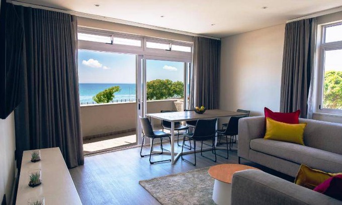 Three Anchor Bay Apartment | 177 m² Apartment ∙ 3 bedrooms ∙ 6 guests