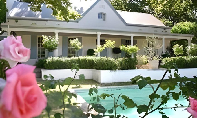 Franschhoek Bed & Breakfast | 180 m² Bed and breakfast ∙ 3 bedrooms ∙ 6 guests