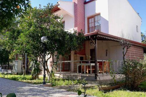 Side House | 180 m² House ∙ 3 bedrooms ∙ 8 guests
