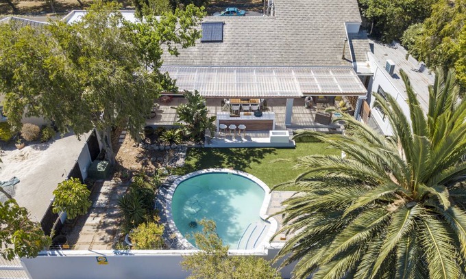 Plumstead House | 180 m² House ∙ 3 bedrooms ∙ 6 guests
