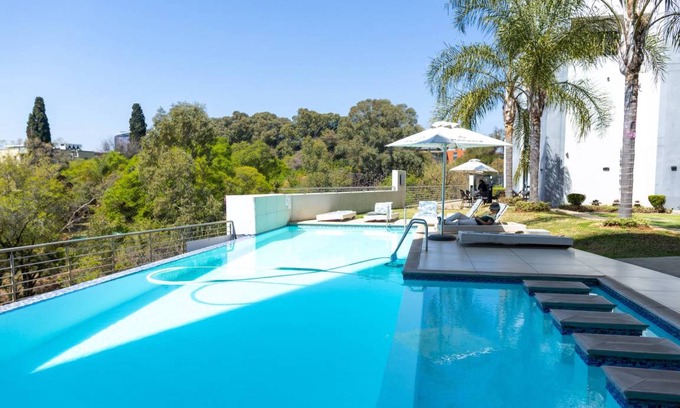 Pretoria Apartment | 184 m² Apartment ∙ 2 bedrooms ∙ 4 guests