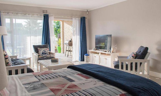 Colchester Apartment | 190 m² Apartment ∙ 3 bedrooms ∙ 6 guests