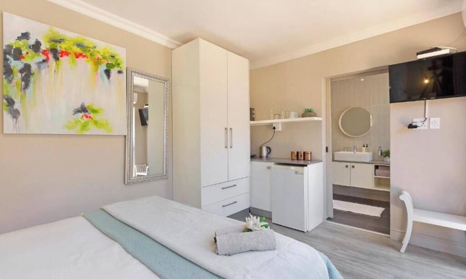 Tokai House | 2 On Lismore Guesthouse 6