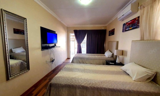 Mahikeng Cabin | 2 people Room in one of the select guesthouses in Mahikeng!