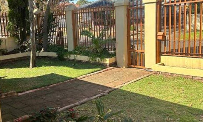 Greater Johannesburg Metropolitan Area Apartment | 20 m² Apartment ∙ 3 bedrooms ∙ 6 guests