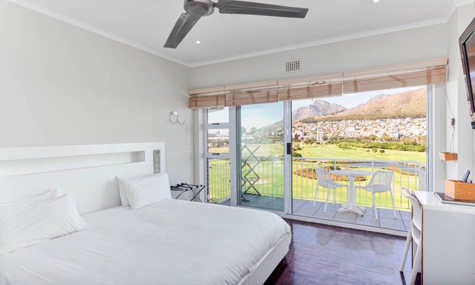 Mouille Point Apartment | 20 m² Studio flat ∙ 1 bedroom ∙ 2 guests