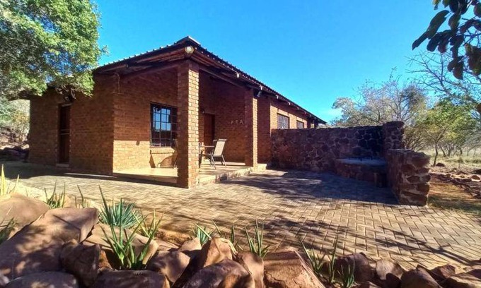 Vaalwater House | 200 m² House ∙ 4 bedrooms ∙ 8 guests