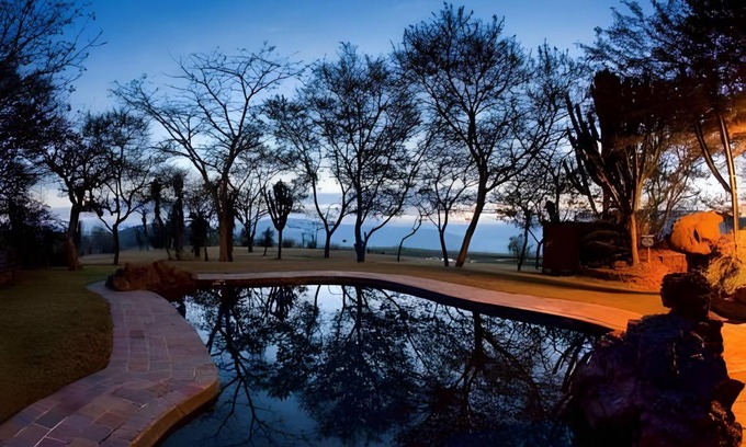 Mid Illovo Cabin | 200 m² Lodge ∙ 3 bedrooms ∙ 10 guests