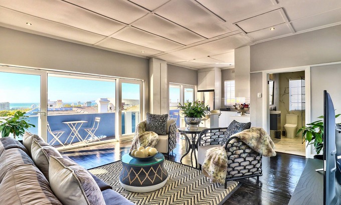 Green Point Apartment | 21 Cheviot Place, Green Point