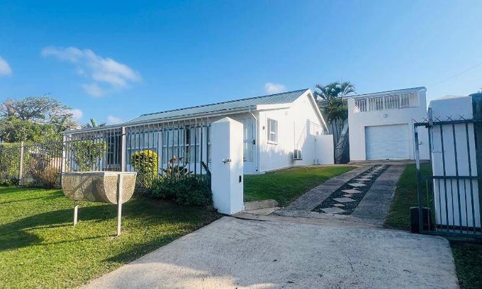 Port Edward Apartment | 210 m² Apartment ∙ 3 bedrooms ∙ 11 guests