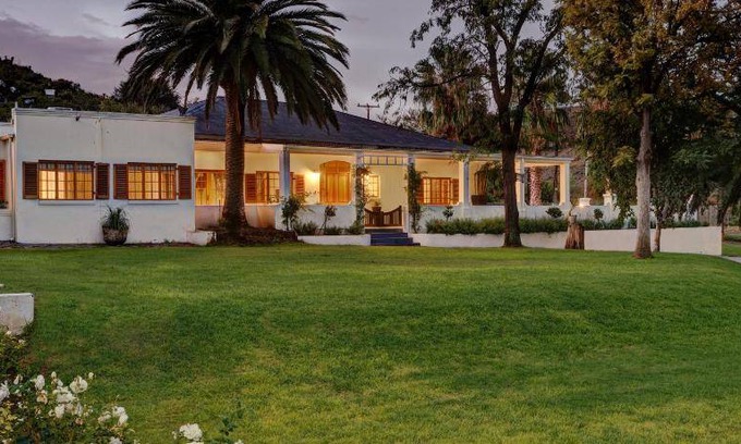 Graaff-Reinet Bed & Breakfast | 215 m² Bed and breakfast ∙ 2 bedrooms ∙ 6 guests