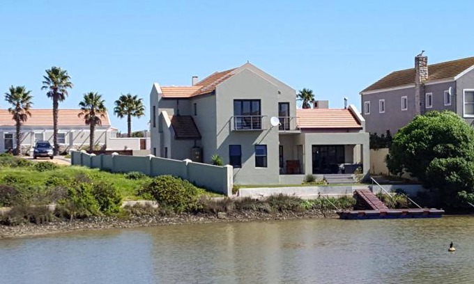 Port Owen House | 220 m² House ∙ 3 bedrooms ∙ 8 guests
