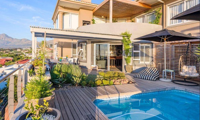 Mountainside Bed & Breakfast | 229 m² Bed and breakfast ∙ 2 bedrooms ∙ 127 guests