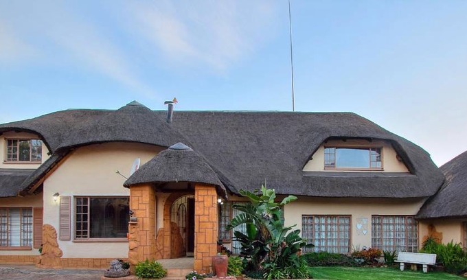 Kempton Park House | 24 m² Bungalow ∙ 127 guests