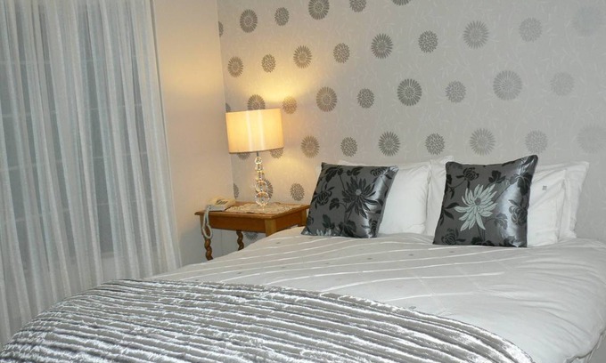 Bloemfontein House | 240 m² House ∙ 3 bedrooms ∙ 5 guests