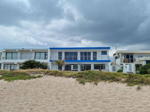 Gordons Bay Central Villa | 250 m² Villa ∙ 6 bedrooms ∙ 12 guests