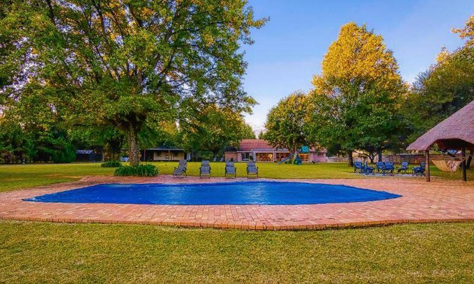 Vanderbijlpark House | 280 m² House ∙ 4 bedrooms ∙ 6 guests