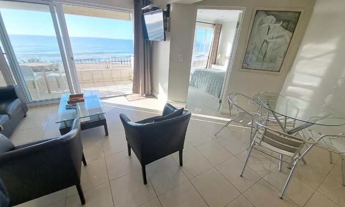 Mouille Point Apartment | 3 Bedroom Sea Facing Family Apartment Cape Town Moullie Point