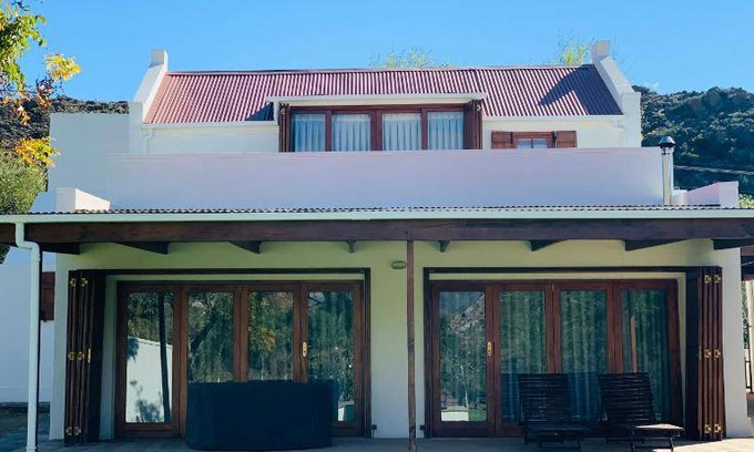 Prince Albert Apartment | 300 m² Apartment ∙ 3 bedrooms ∙ 6 guests