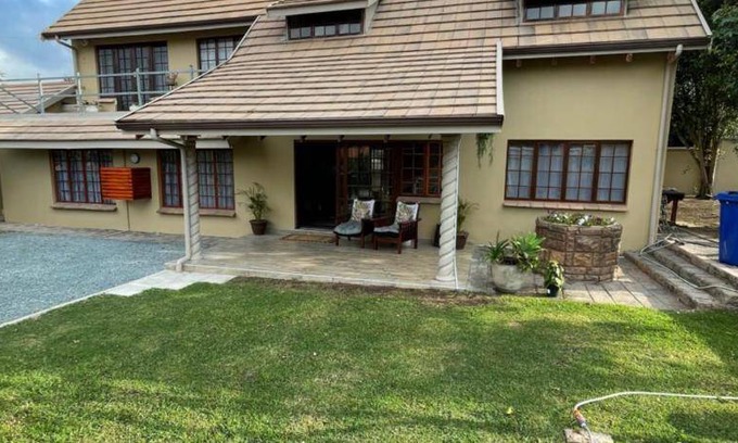 Hillcrest Apartment | 300 m² Apartment ∙ 3 bedrooms ∙ 8 guests