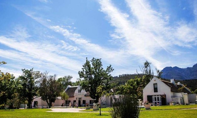 Paarl Apartment | 300 m² Apartment ∙ 8 bedrooms ∙ 16 guests