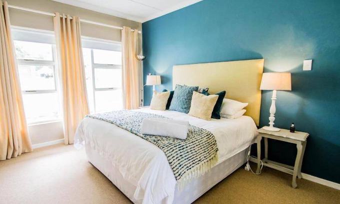 Still Bay House | 300 m² House ∙ 3 bedrooms ∙ 8 guests