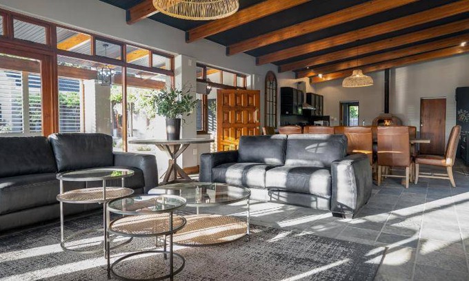 Stellenbosch House | 313 m² House ∙ 3 bedrooms ∙ 6 guests
