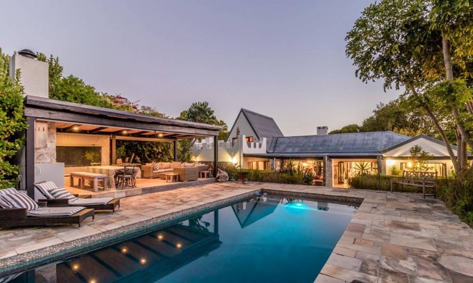 Constantia House | 320 m² House ∙ 4 bedrooms ∙ 10 guests