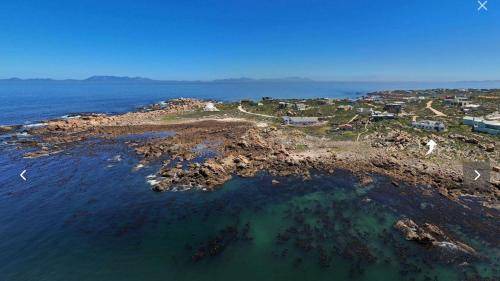 Rooiels Resort | 328 m² Resort ∙ 3 bedrooms ∙ 6 guests