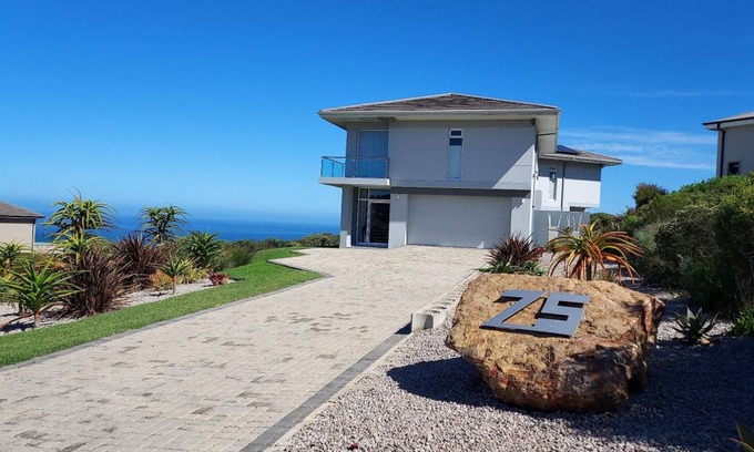 Pinnacle Point House | 330 m² House ∙ 3 bedrooms ∙ 6 guests