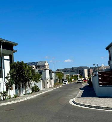 Bloubergstrand House | 338 m² House ∙ 3 bedrooms ∙ 6 guests