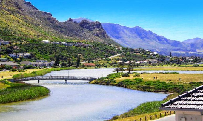 Muizenberg Bed & Breakfast | 35 m² Bed and breakfast ∙ 127 guests