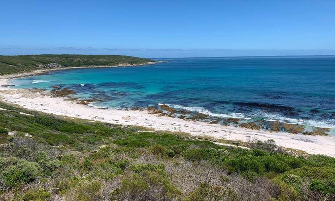 Gansbaai Apartment | 350 m² Apartment ∙ 4 bedrooms ∙ 8 guests