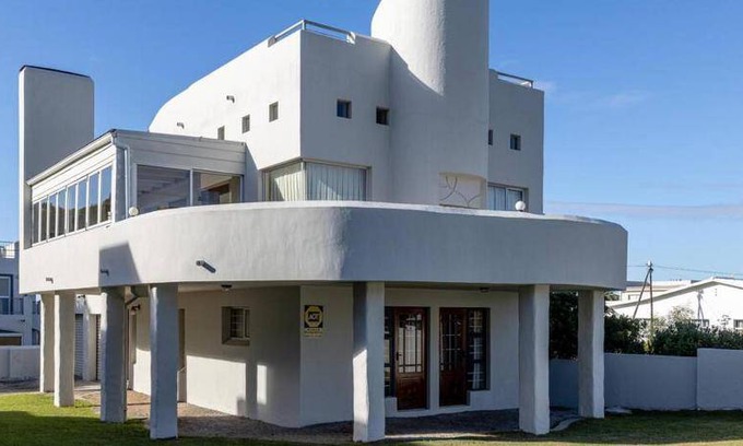 Onrus House | 350 m² House ∙ 3 bedrooms ∙ 6 guests