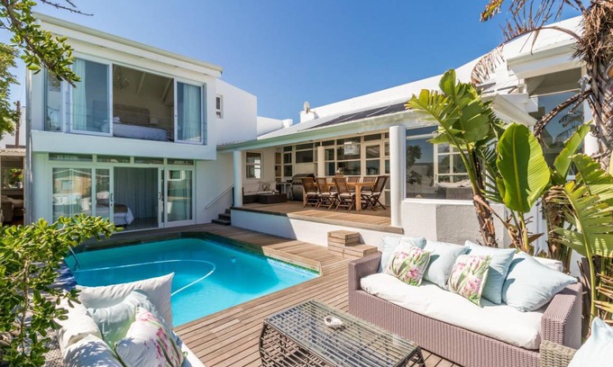 Bloubergstrand Villa | 350 m² Villa ∙ 4 bedrooms ∙ 12 guests