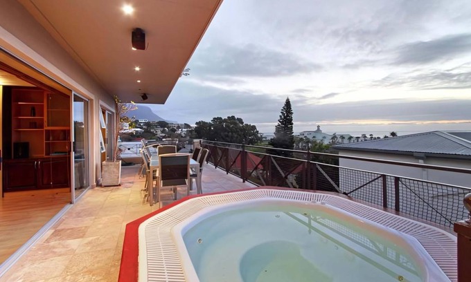 Camps Bay Apartment | 357 m² Apartment ∙ 3 bedrooms ∙ 6 guests