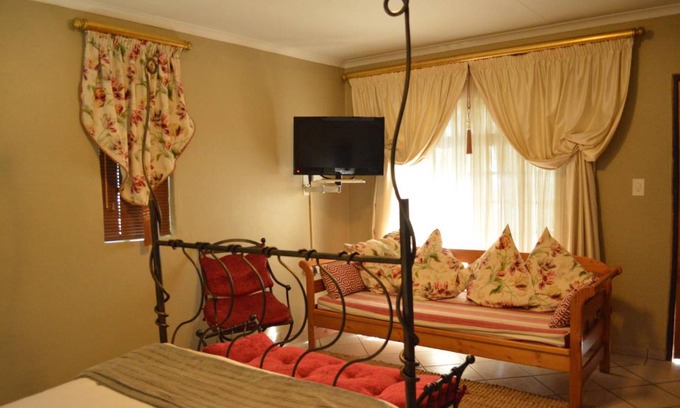 Kempton Park Villa | 36 m² Villa ∙ 1 bedroom ∙ 2 guests