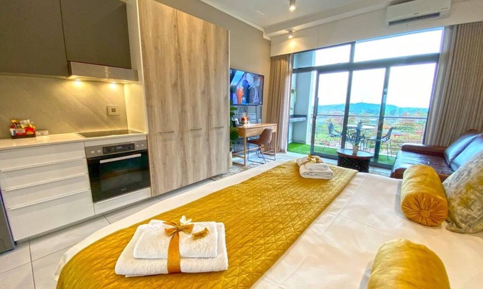 Menlyn Apartment | 37 m² Apartment ∙ 3 guests