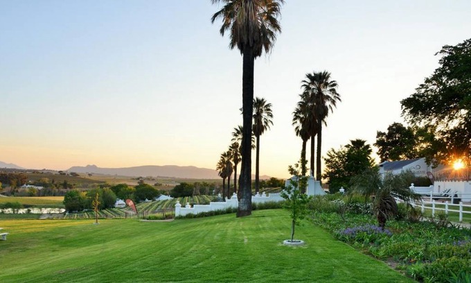 Drakenstein Bed & Breakfast | 380 m² Bed and breakfast ∙ 2 bedrooms ∙ 127 guests