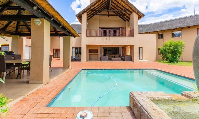 Leeupoort Villa | 380 m² Villa ∙ 5 bedrooms ∙ 12 guests