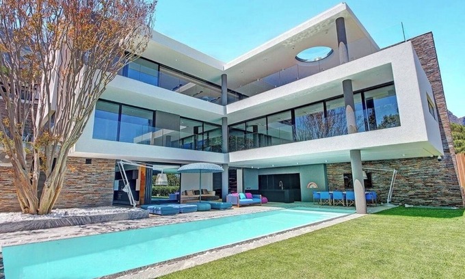 Camps Bay House | 4-bedroom house in lovely Cape Town with WiFi, AC