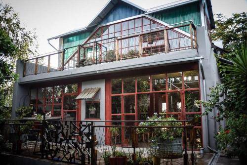 Greater Johannesburg Metropolitan Area House | 40 m² House ∙ 3 bedrooms ∙ 6 guests