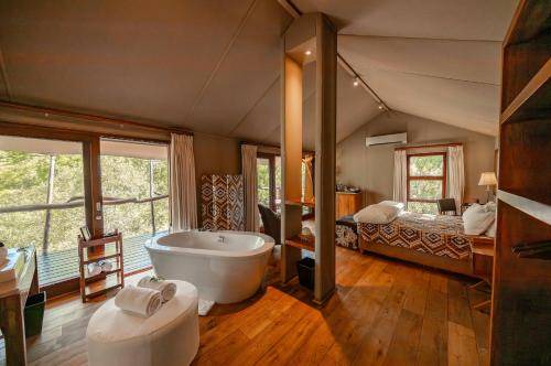 Thorny Bush Game Reserve Other | 40 m² Tent ∙ 1 bedroom ∙ 2 guests