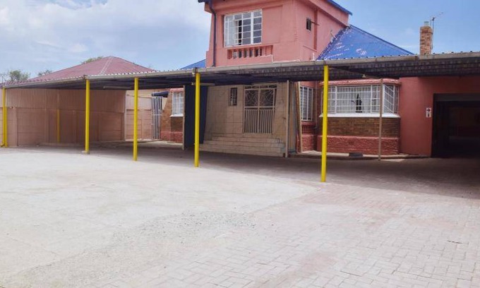 Greater Johannesburg Metropolitan Area Bed & Breakfast | 400 m² Bed and breakfast ∙ 2 bedrooms ∙ 4 guests