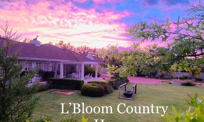 Tulbagh House | 400 m² House ∙ 3 bedrooms ∙ 10 guests